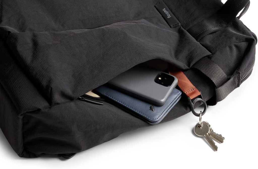 photo of backpack demonstrating phone and key holders